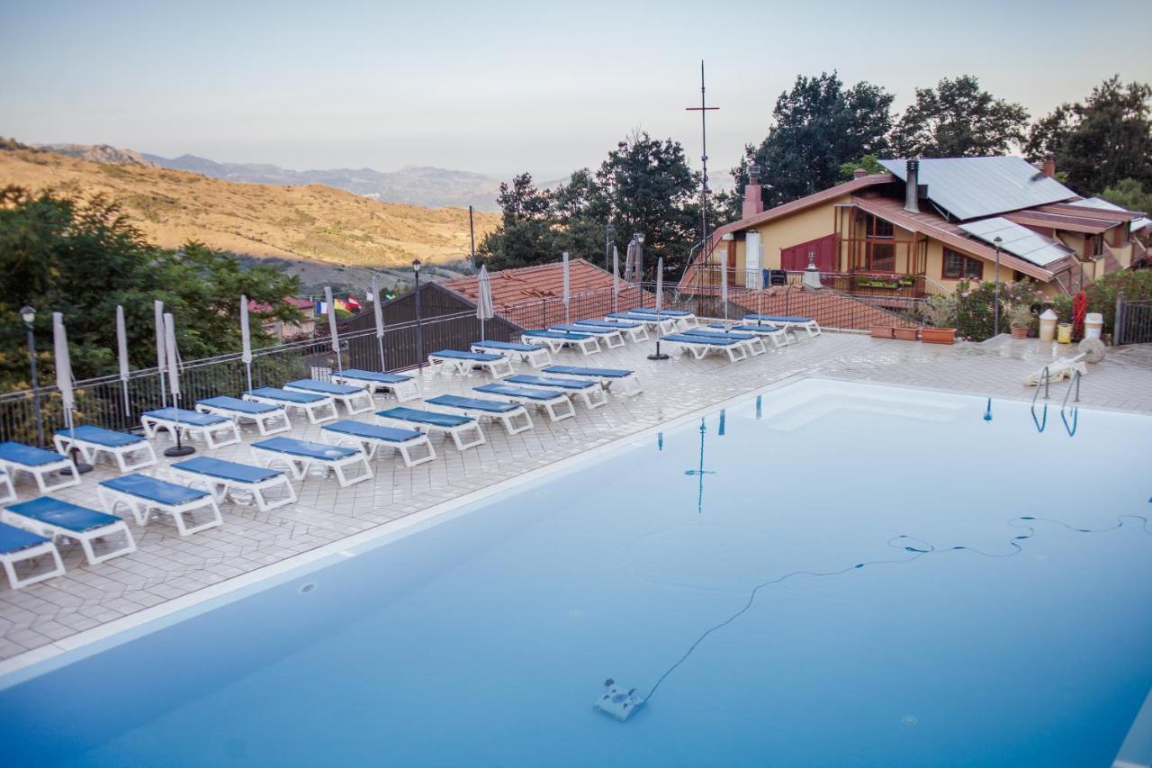 Agri Hotel Da Marianna Santa Domenica Vittoria Bagian luar foto