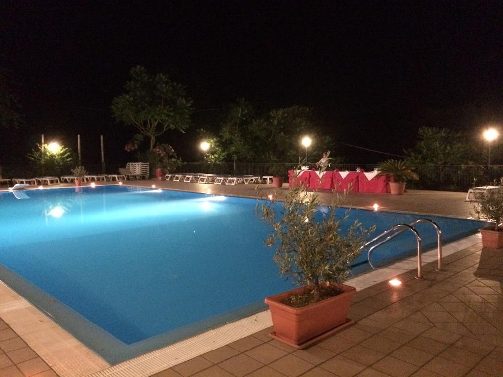 Agri Hotel Da Marianna Santa Domenica Vittoria Bagian luar foto